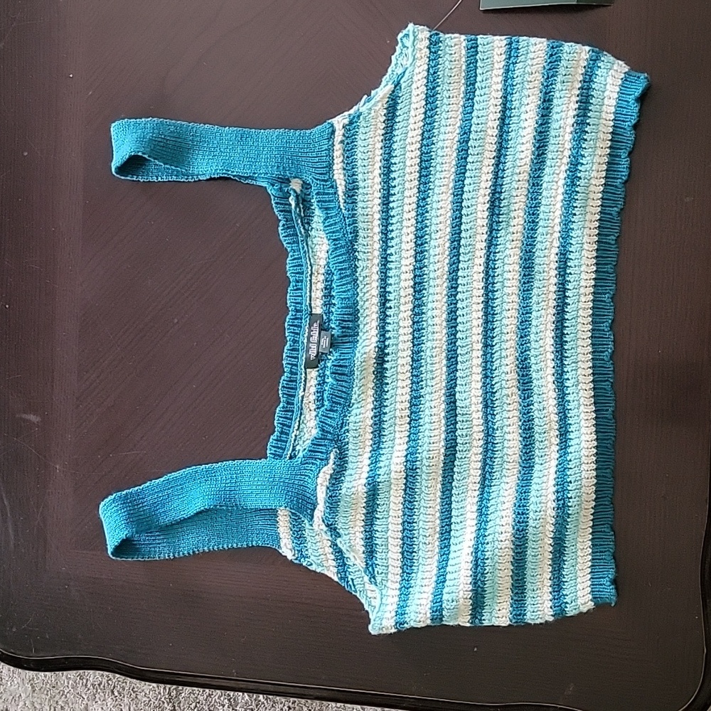 Midriff knitted top